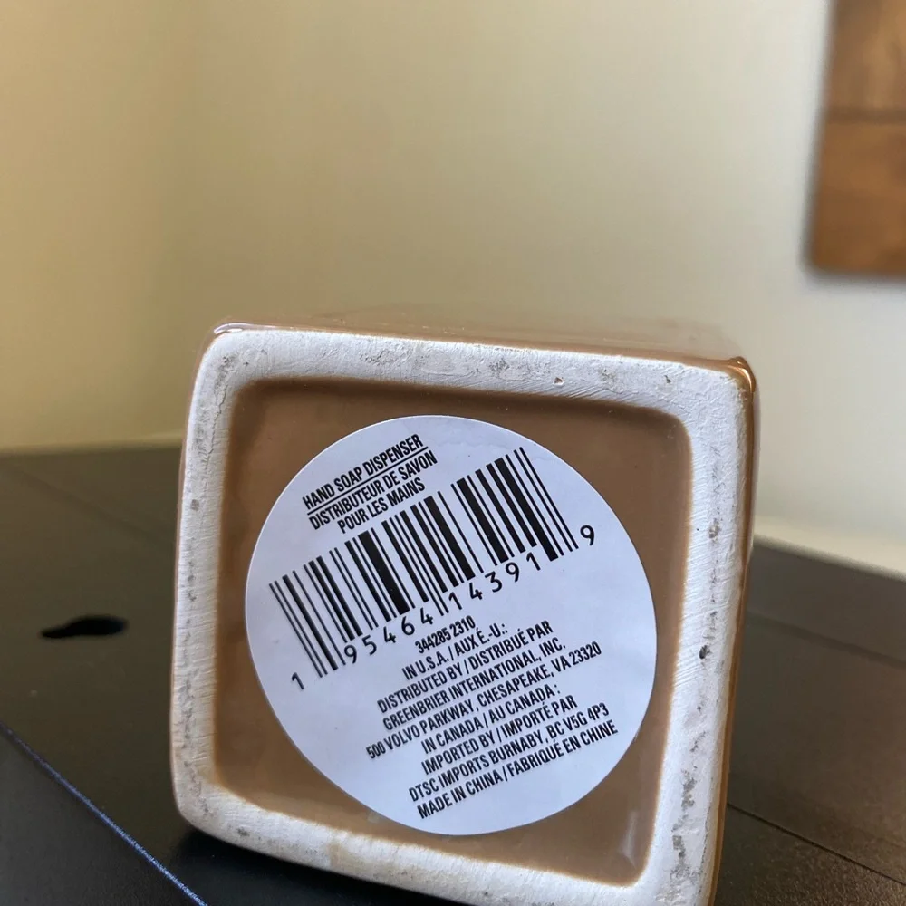 hand soap dispenser tan new